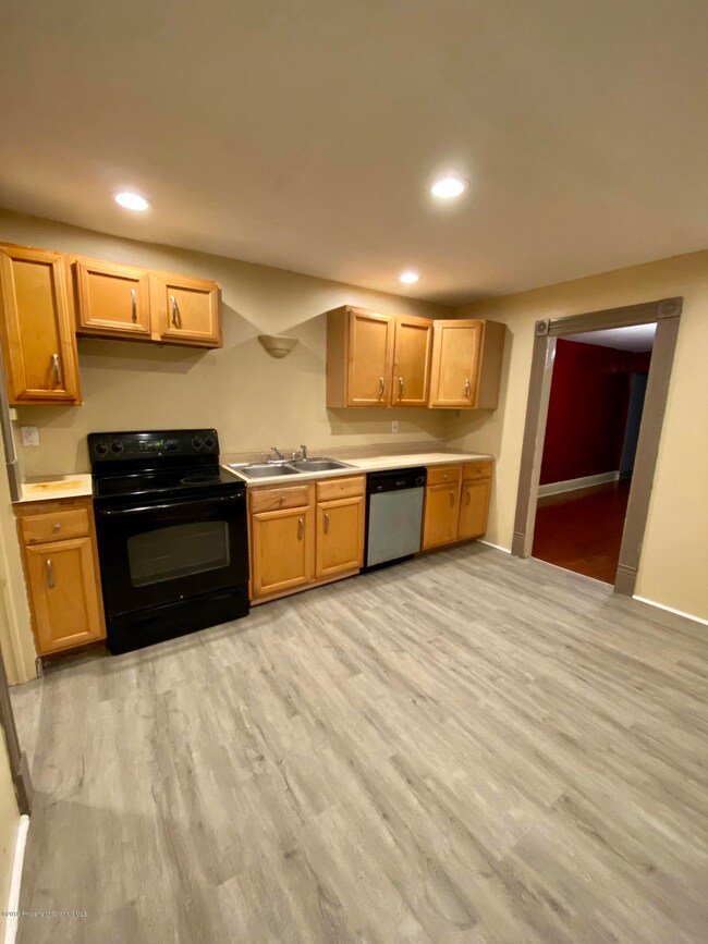 914 Mount Vernon Ave, Scranton, PA 18508 - photo 3