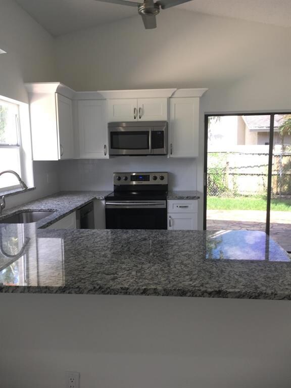 9235 Edgemont Ln, Boca Raton, FL 33434 - photo 5