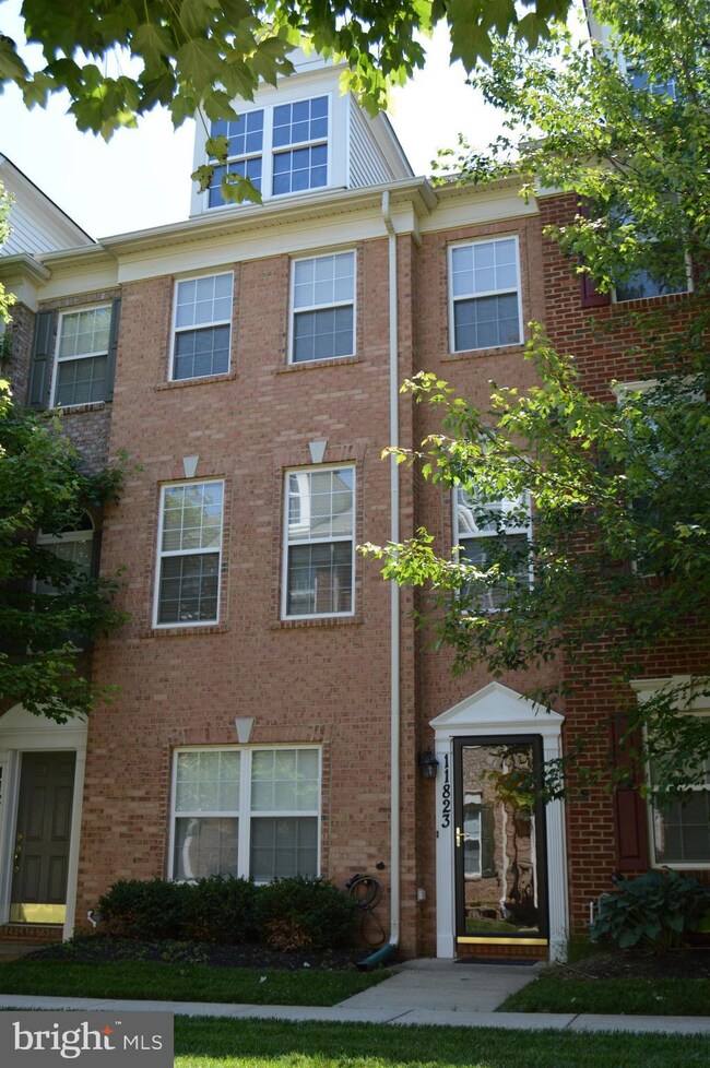 11823 Regents Park Dr, Germantown, MD 20876 - photo 2