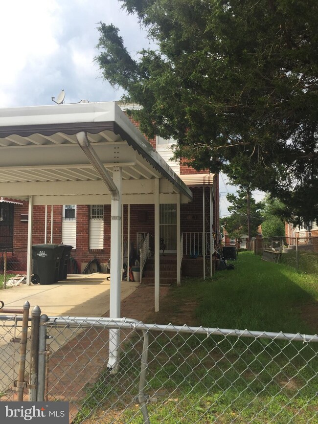 5211 Banks Place NE, Washington, DC 20019 - photo 2