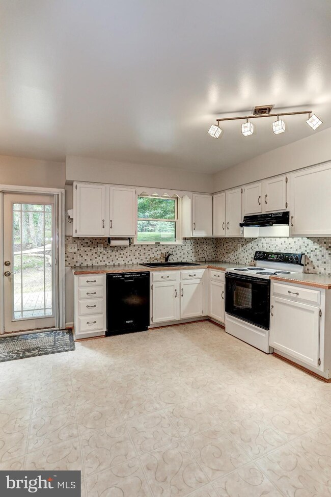 5239 Graystone Rd, Warrenton, VA 20187 - photo 7