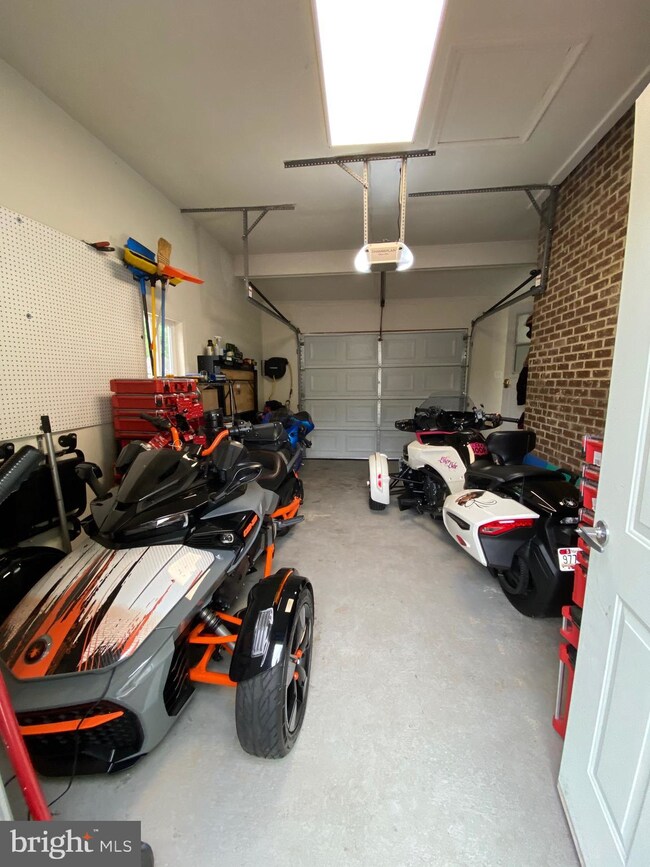 8805 Rosanne Ct, Clinton, MD 20735 - photo 5