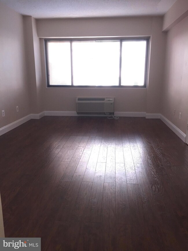 The President Condo unit 508, Washington, DC 20037 - photo 3