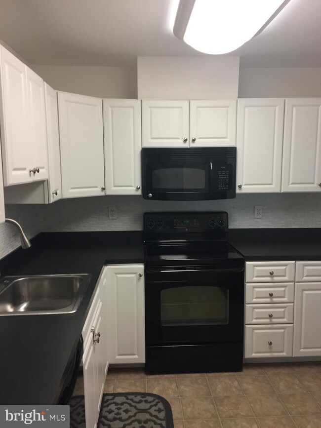 3242 Gleneagles Dr, Silver Spring, MD 20906 - photo 2