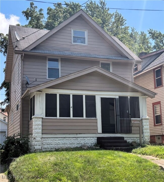 567 Garry Rd, Akron, OH 44305 - photo 2