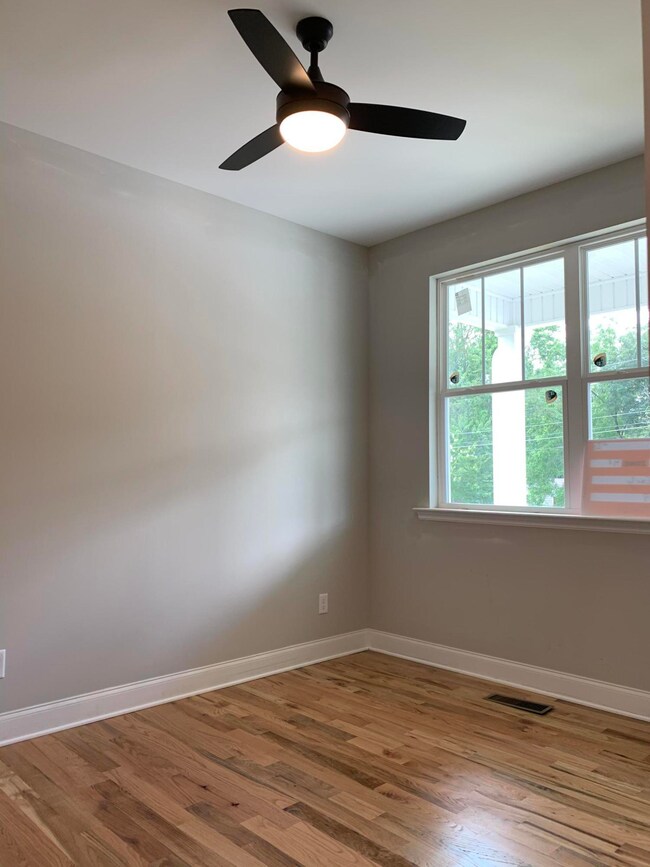 919 Soaring Eagle Cir, Hixson, TN 37343 - photo 4