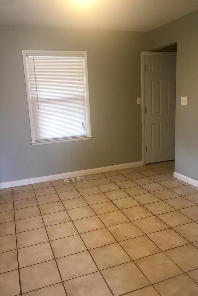 2255 Fenton St, Columbus, OH 43224 - photo 5