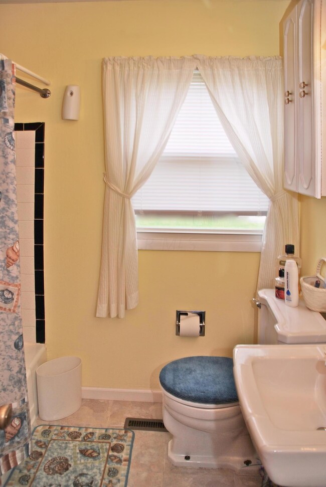 Full bath view 1