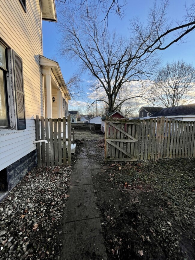 125 Hart St, Marshall, MI 49068 - photo 5