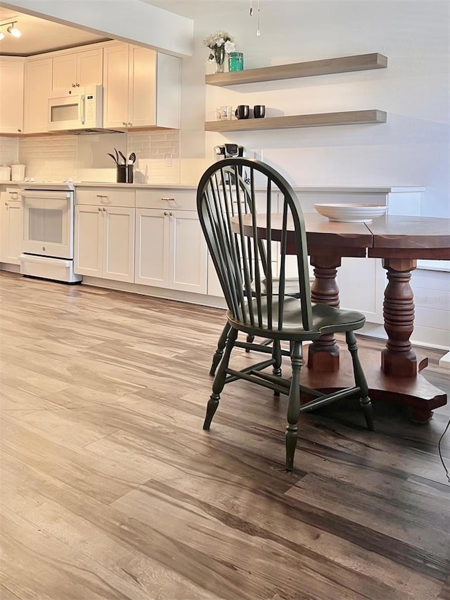 984 Sunridge Dr unit J3, Sarasota, FL 34234 - photo 7