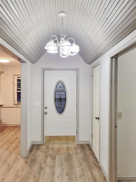 Barrel ceiling in entry