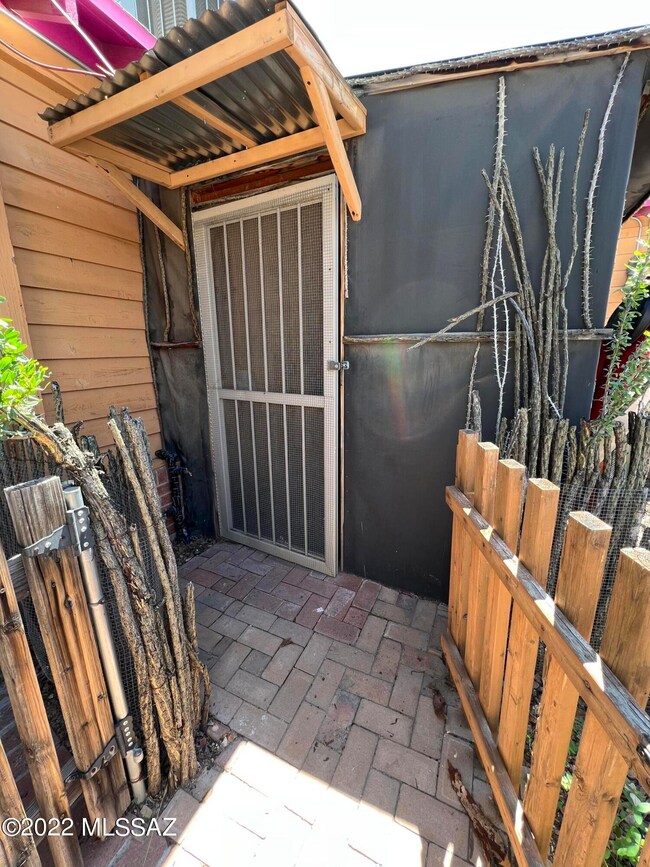 2215 E La Mirada St unit D, Tucson, AZ 85719 - photo 2