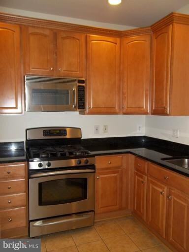 13071 Marcey Creek Rd unit 13071, Herndon, VA 20171 - photo 2