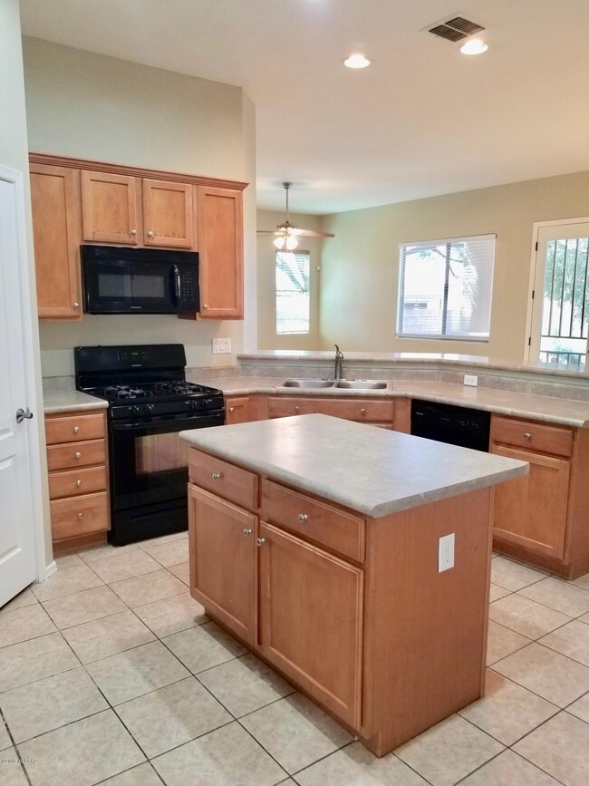 Kitchen Island w/storage