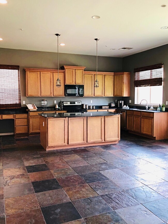 13636 W Chaparosa Way, Peoria, AZ 85383 - photo 6