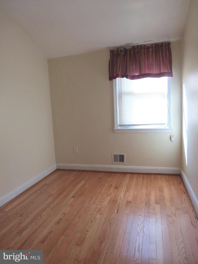 5008 Gateway Terrace, Halethorpe, MD 21227 - photo 5