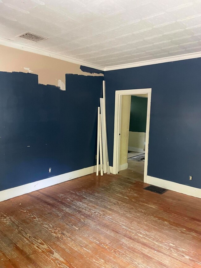 128 W 1st Ave, Plainwell, MI 49080 - photo 2