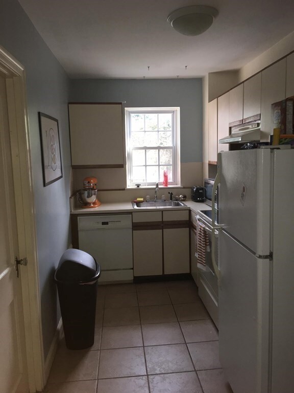 33 Hammond Pond Pkwy unit 4, Chestnut Hill, MA 02467 - photo 5