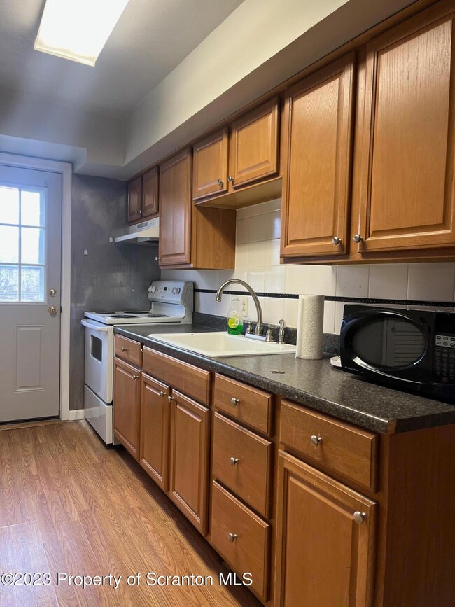 213 N Main St, Taylor, PA 18517 - photo 4