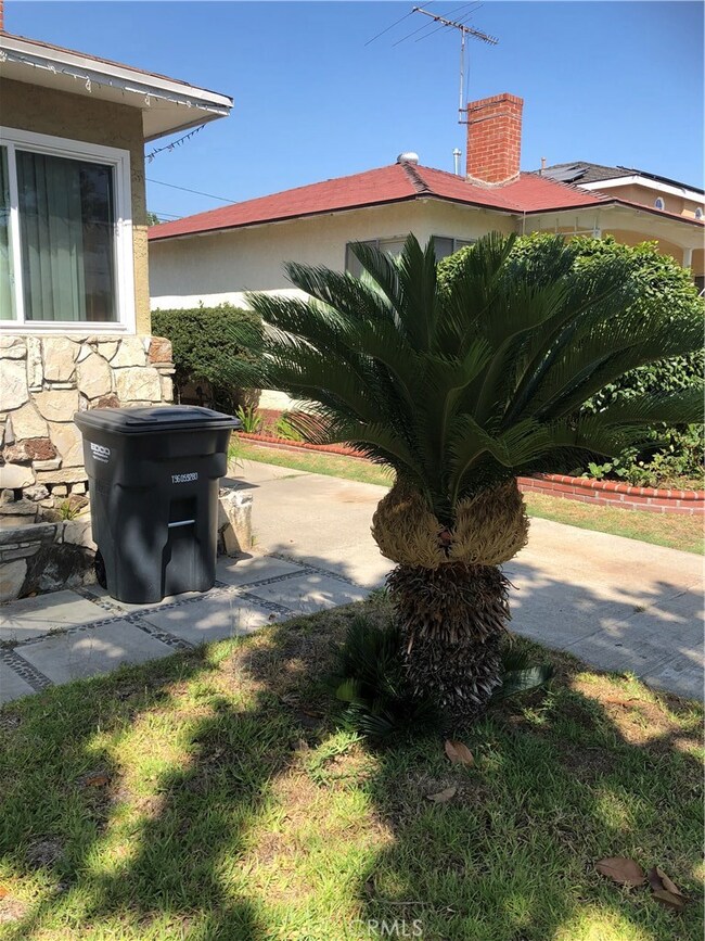 6047 Lakewood Blvd, Lakewood, CA 90712 - photo 2