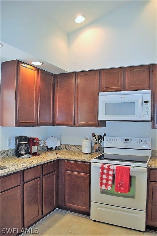 BRIGHT & SPACIOUS KITCHEN