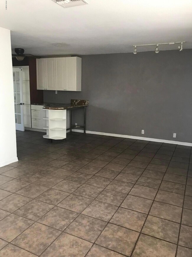 8812 N 12th St, Phoenix, AZ 85020 - photo 5