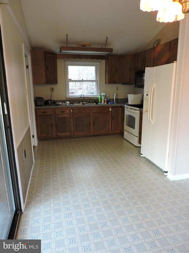 2768 Tub Run Hollow Rd, Hedgesville, WV 25427 - photo 7