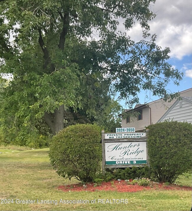 3950 Hunters Ridge Dr unit 1, Lansing, MI 48911 - photo 2