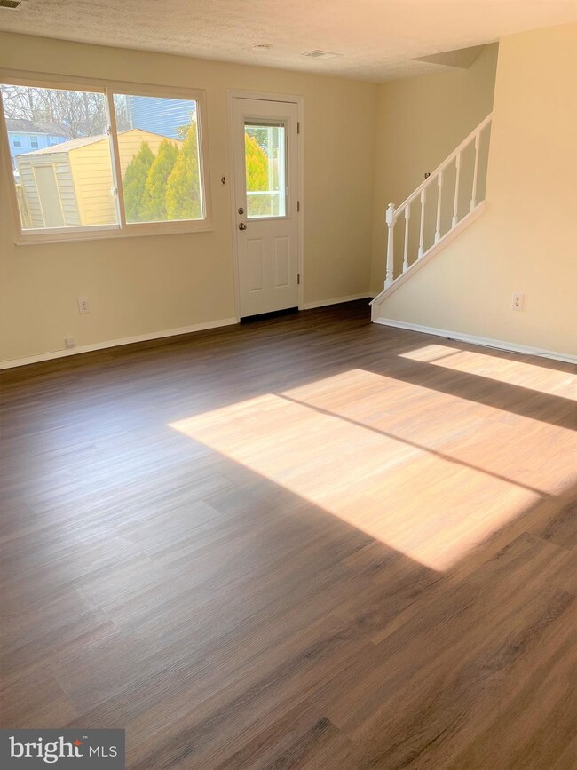 8301 Bark Tree Ct, Springfield, VA 22153 - photo 7