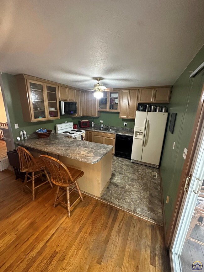 4217 SW 33rd Terrace, Topeka, KS 66614 - photo 5