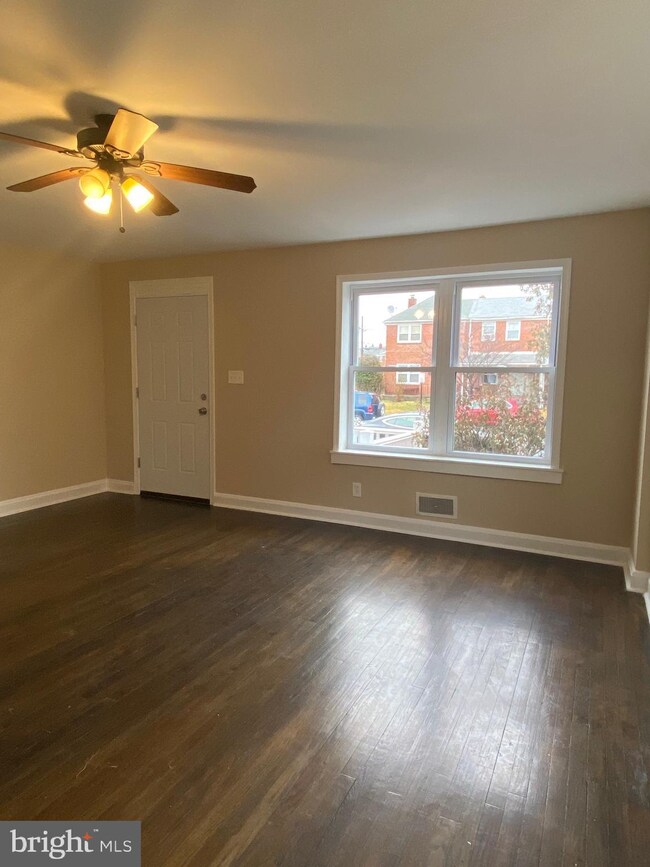 312 Grovethorn Rd, Middle River, MD 21220 - photo 2