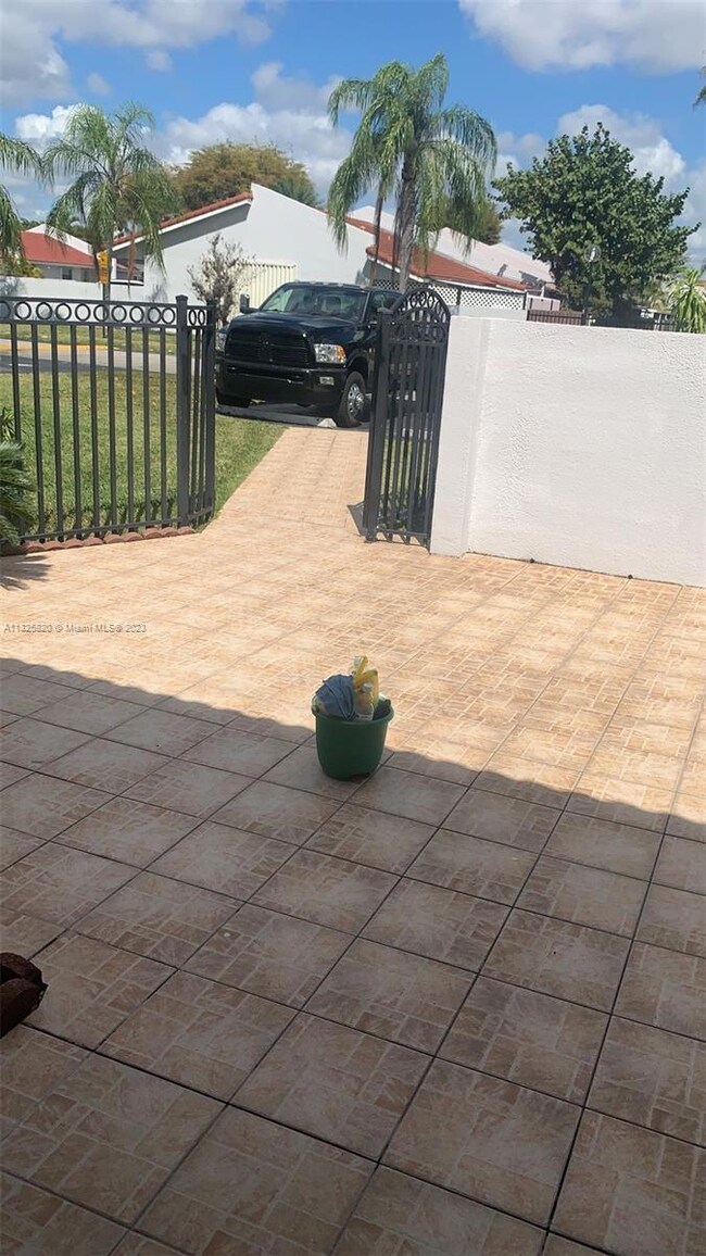 15200 SW 81st Ln, Miami, FL 33193 - photo 2