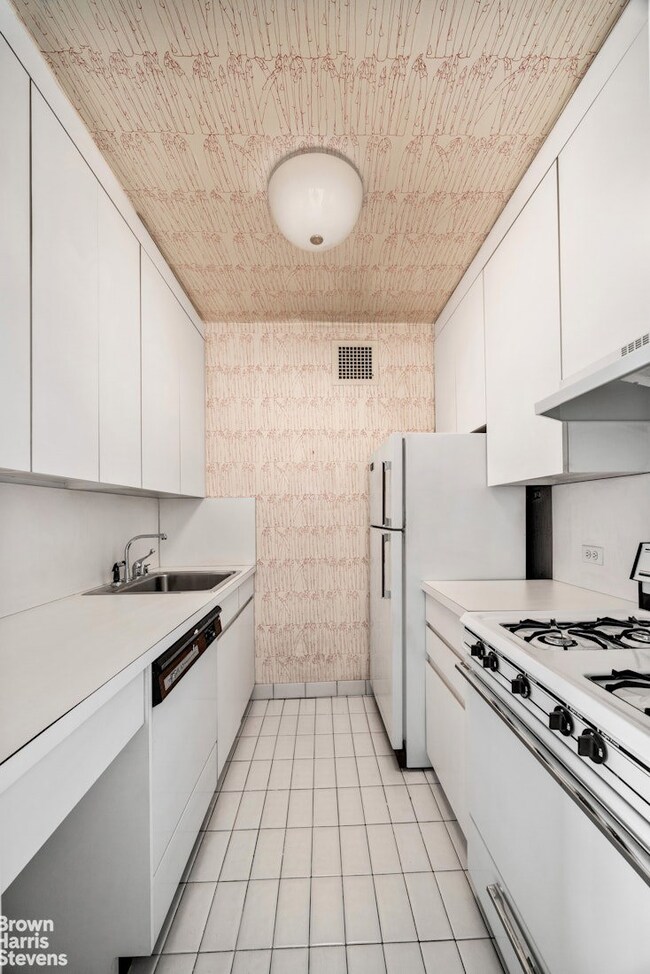 35 Park Ave unit 14F, New York, NY 10016 - photo 6