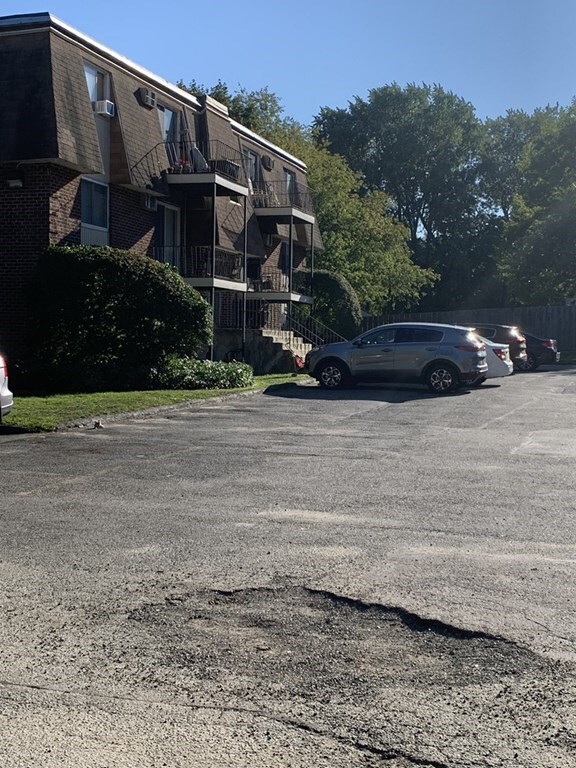 98 Pemberton St unit 22, Dracut, MA 01826 - photo 3