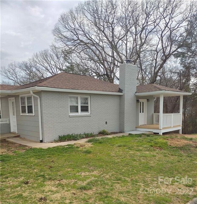 224 Oakhurst St, Hendersonville, NC 28792 - photo 2