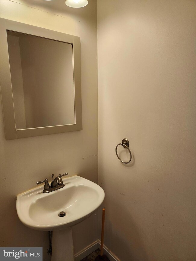 643 Nollmeyer Rd, Middle River, MD 21220 - photo 6