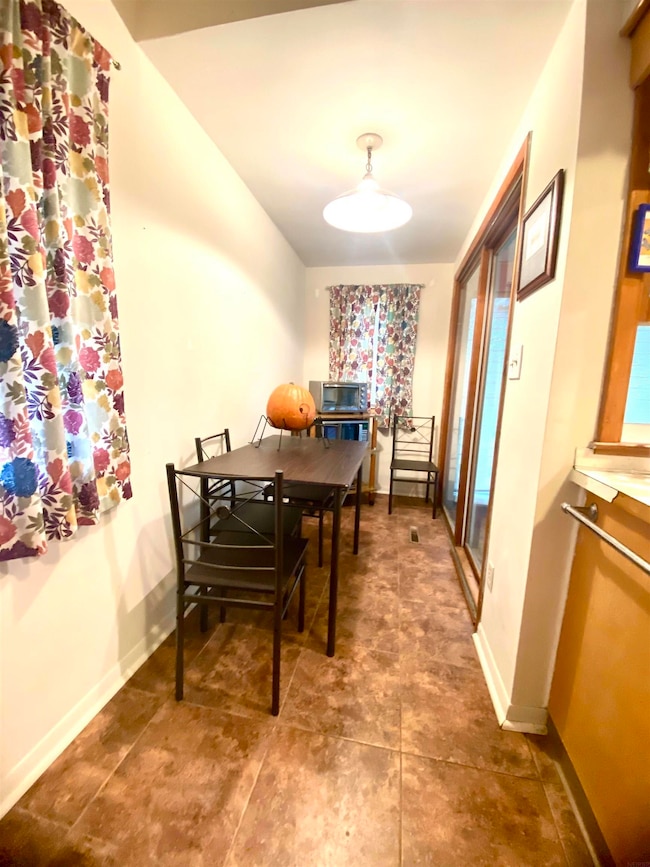 1664 Hawthorne Ave, Waterloo, IA 50702 - photo 5