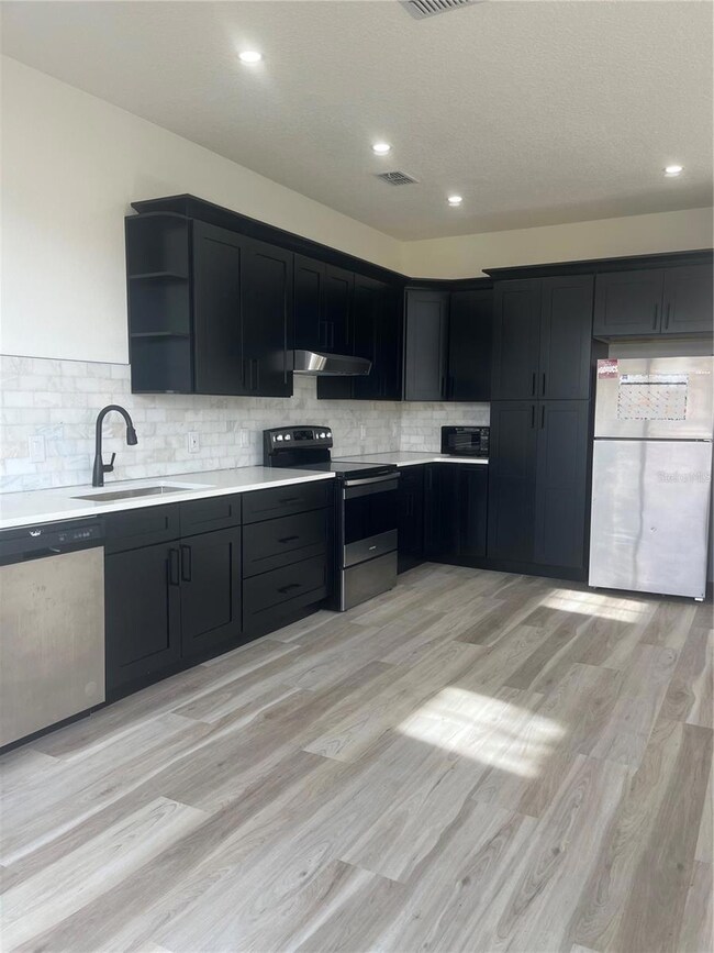 550 Monroe Cir, Davenport, FL 33896 - photo 2