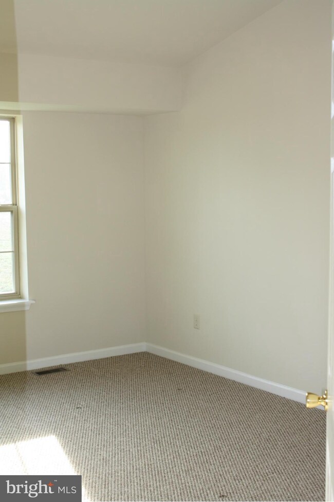 213 Merriweather Dr, Chambersburg, PA 17201 - photo 5