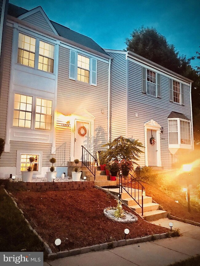 13844 Laura Ratcliff Ct, Centreville, VA 20121 - photo 3