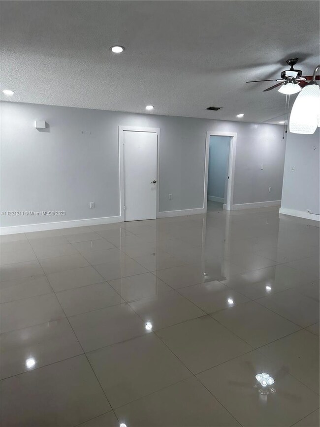 5713 SW 150th Ave, Miami, FL 33193 - photo 5