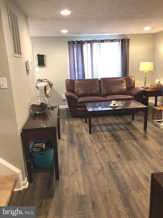 15093 Mill Spring Dr, Dumfries, VA 22025 - photo 4