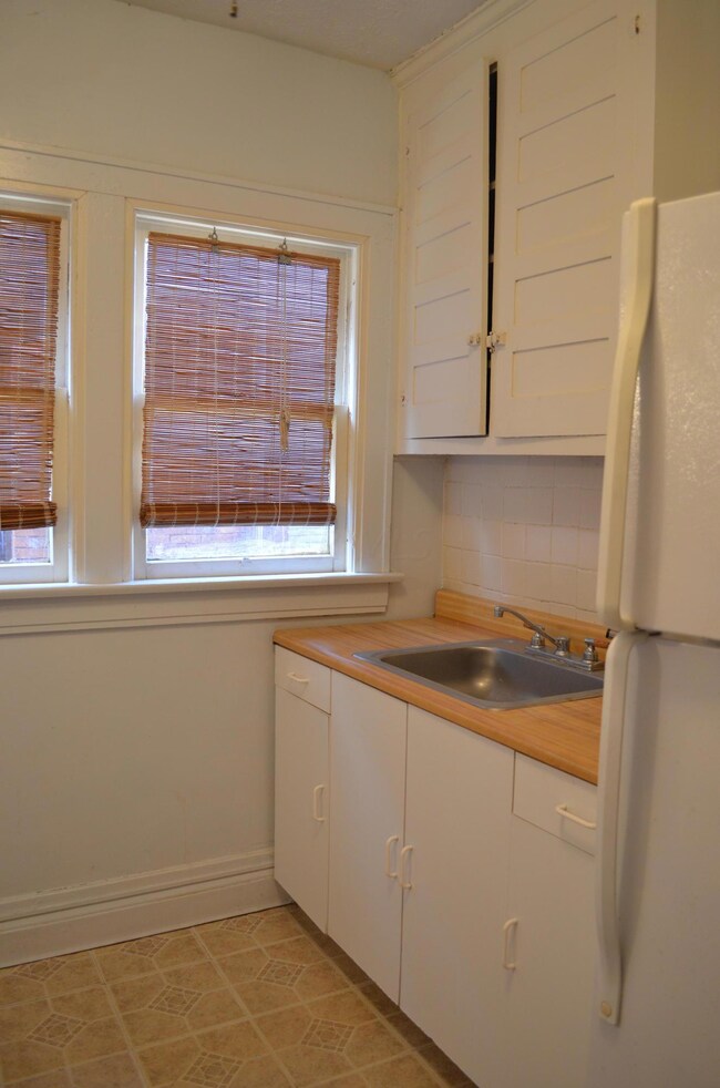 KITCHEN 2.jpg
