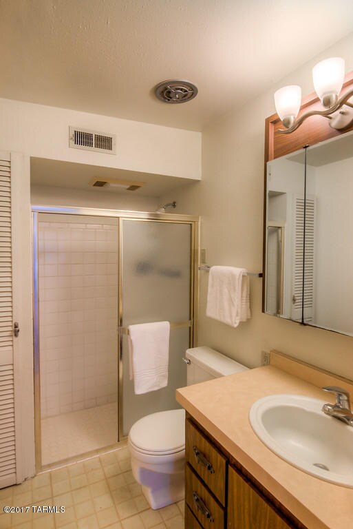 31 Master Bathroom-XL