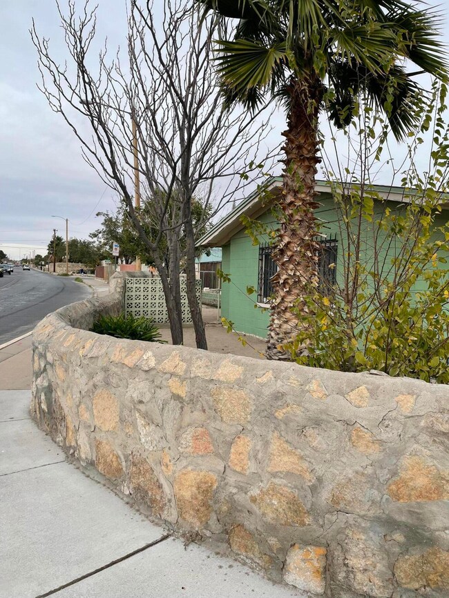 7801 La Grange Ct, El Paso, TX 79915 - photo 3