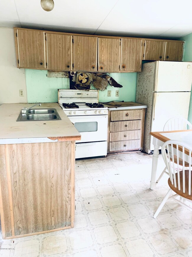 L-shaped kitchen