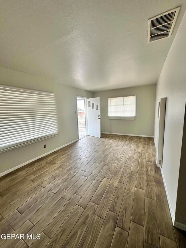 2608 Sacramento Ave, El Paso, TX 79930 - photo 2