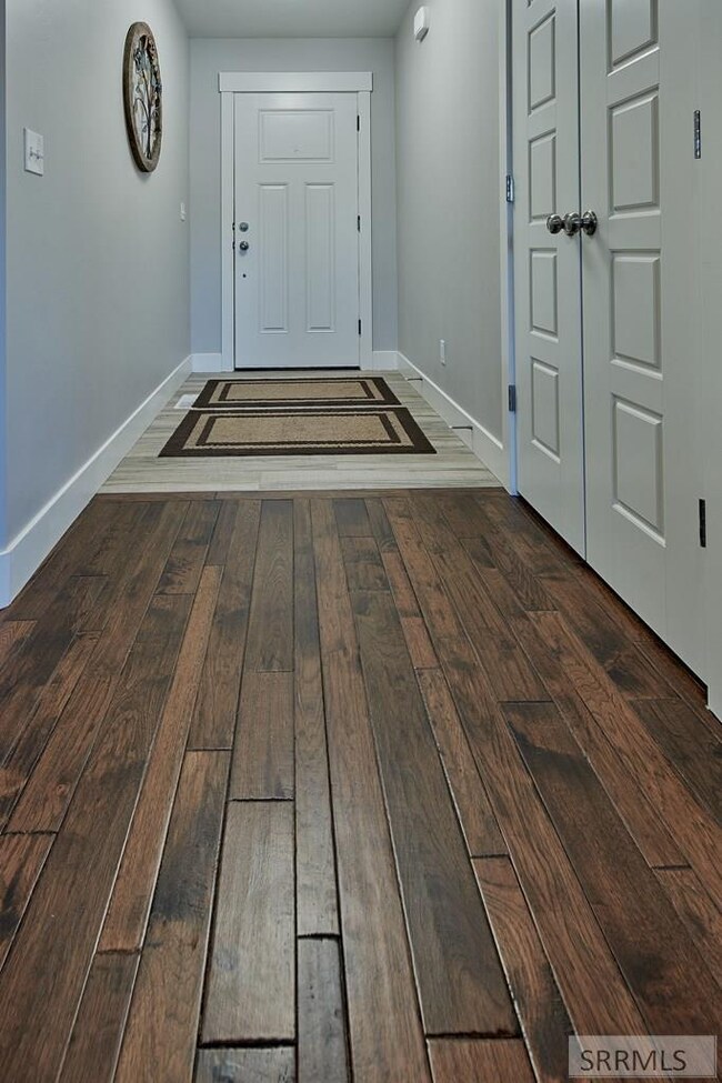 VIEW OF INTERIOR ENTRYWAY