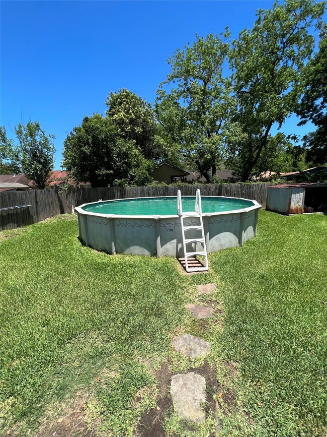 1122 Forestburg Dr, Houston, TX 77038 - photo 6