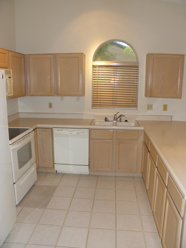 VAULTED CEILING KITCHEN